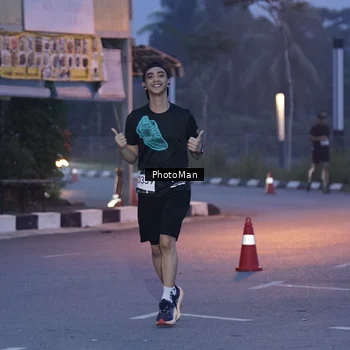 Runner Photo 8976023