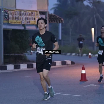 Runner Photo 8976024