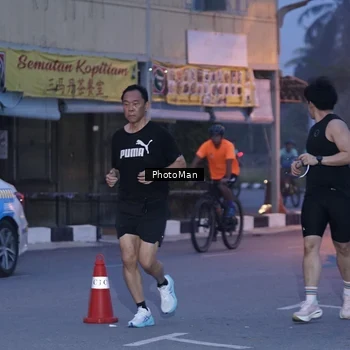 Runner Photo 8976037