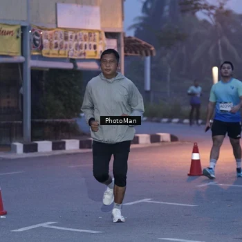 Runner Photo 8976057
