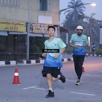 Runner Photo 8976253