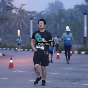 Runner Photo 8976258