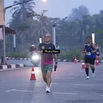 Runner Photo 8976274