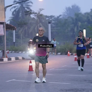 Runner Photo 8976275