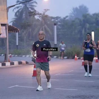 Runner Photo 8976284