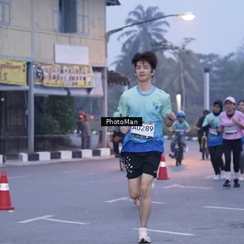 Runner Photo 8976325