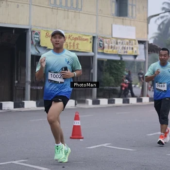 Runner Photo 8976381
