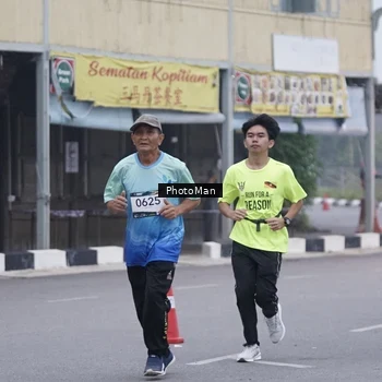Runner Photo 8976467
