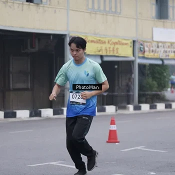 Runner Photo 8976472