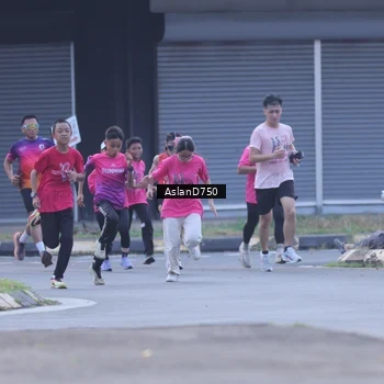Runner Photo 9004896