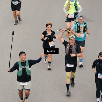 Runner Photo 9046800