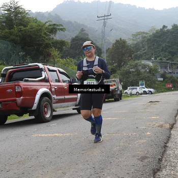 Runner Photo 9046940
