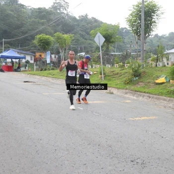 Runner Photo 9046998