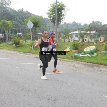Runner Photo 9047000