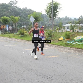 Runner Photo 9047001