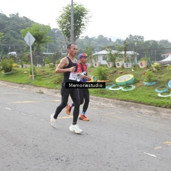 Runner Photo 9047002