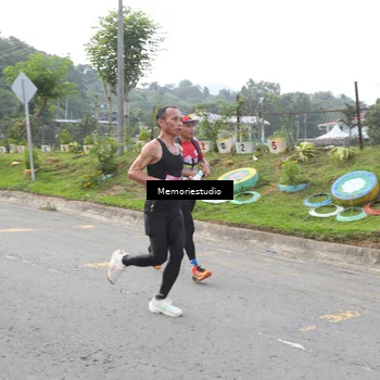 Runner Photo 9047003