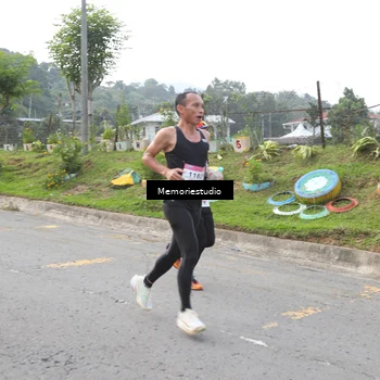 Runner Photo 9047005