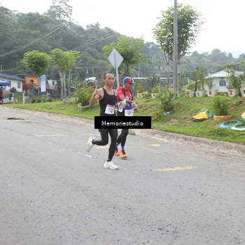 Runner Photo 9047010