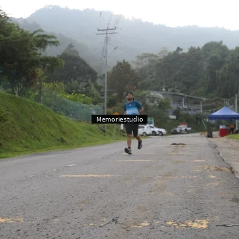 Runner Photo 9047046