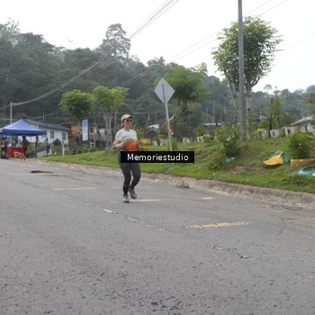 Runner Photo 9047074