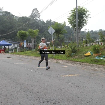 Runner Photo 9047075