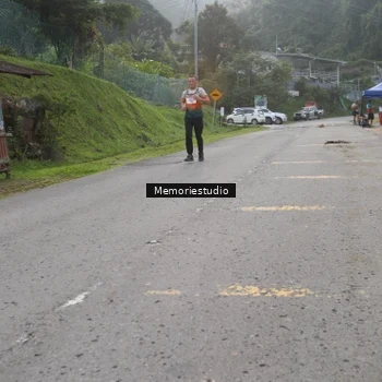 Runner Photo 9047077