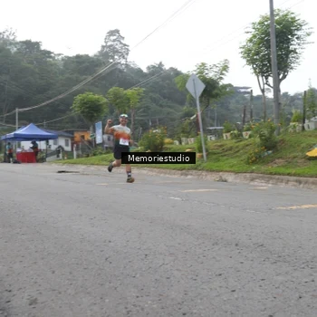 Runner Photo 9047093
