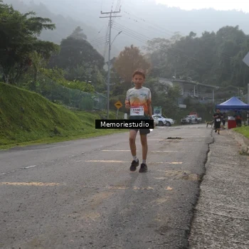 Runner Photo 9047135