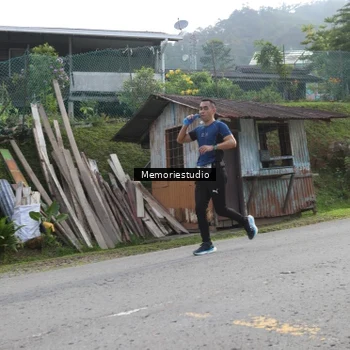 Runner Photo 9047335