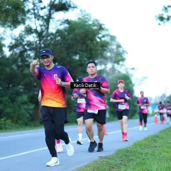 Runner Photo 9063938