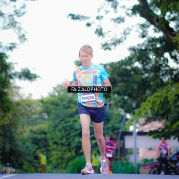 Runner Photo 9069705