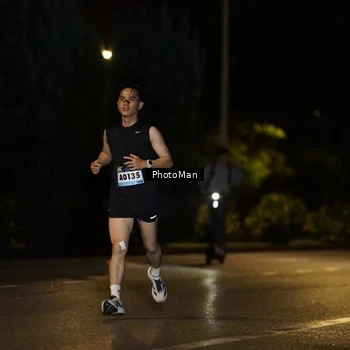 Runner Photo 9105154