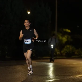 Runner Photo 9105174
