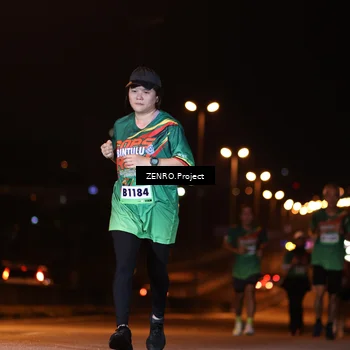 Runner Photo 9140100