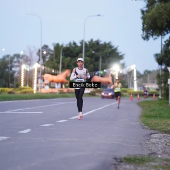 Runner Photo 9145002