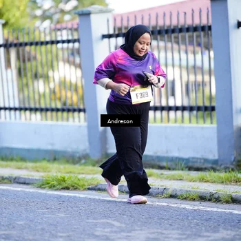 Runner Photo 9205003