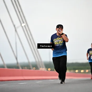 Runner Photo 9250263