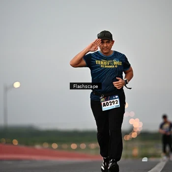 Runner Photo 9254119