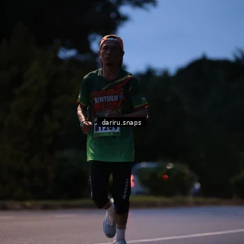 Runner Photo 9254907